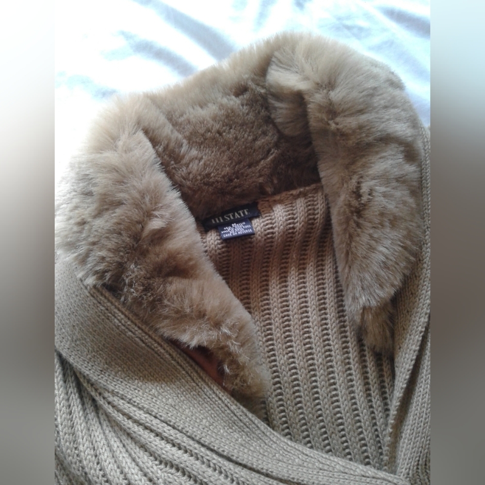 Sweater - Picture 2 of 4